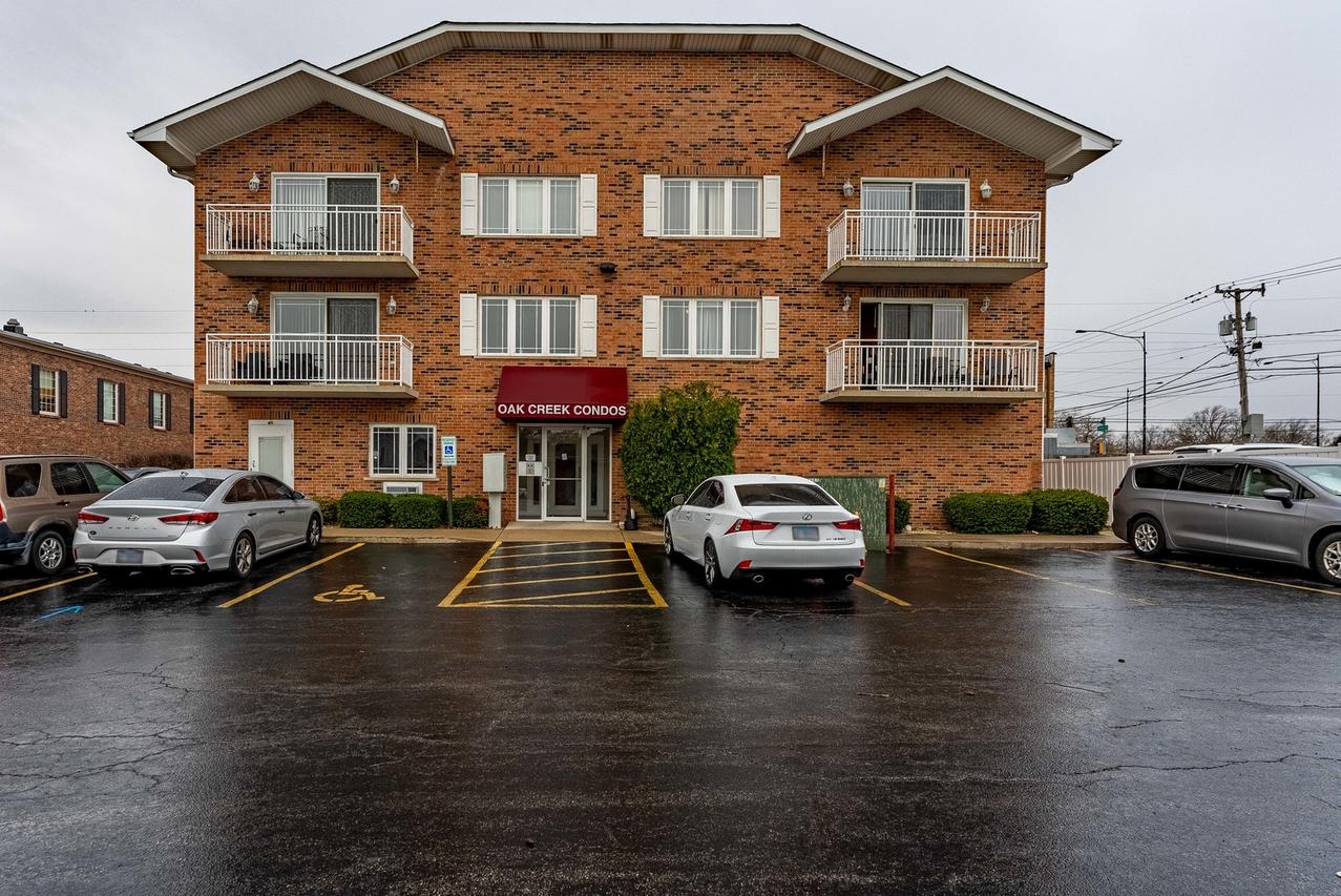 15505 Cicero Ave. #2C, Oak Forest, IL 60452