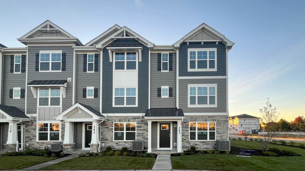 370 Bridgeview Ct., St. Charles, IL 60174