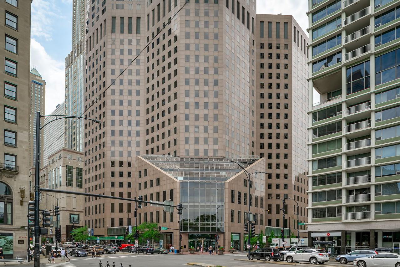 950 N Michigan Ave. #4502, Chicago, IL 60611