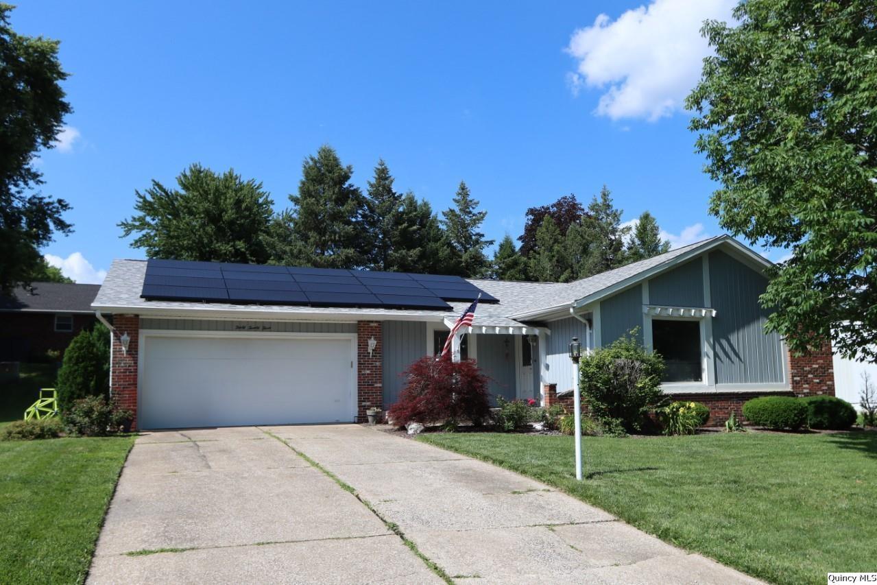 3023 Fox Run West, Quincy, IL 62301