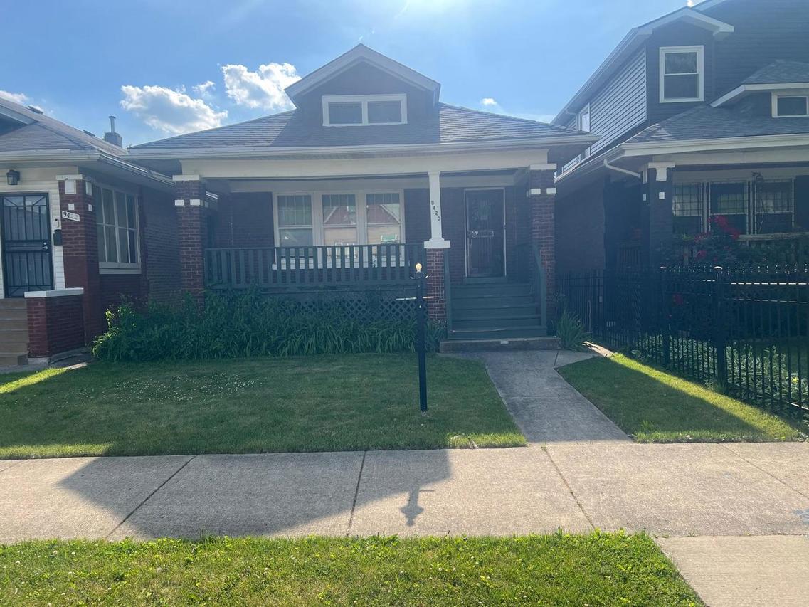 9420 S Saint Lawrence Ave., Chicago, IL 60619