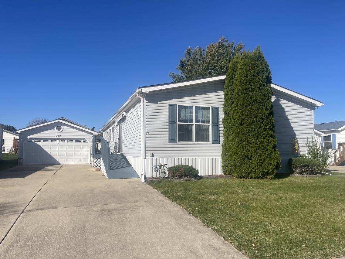 329 Lilac Ln., Matteson, IL 60443