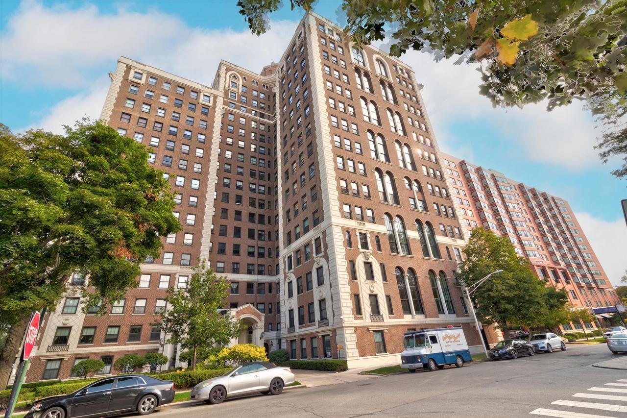 5555 S Everett Ave. #C14, Chicago, IL 60637