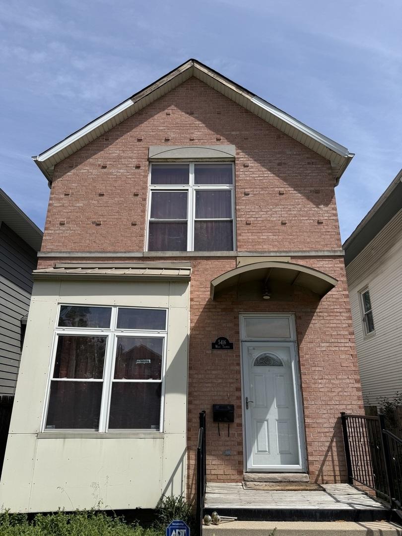 5416 W Thomas St., Chicago, IL 60651