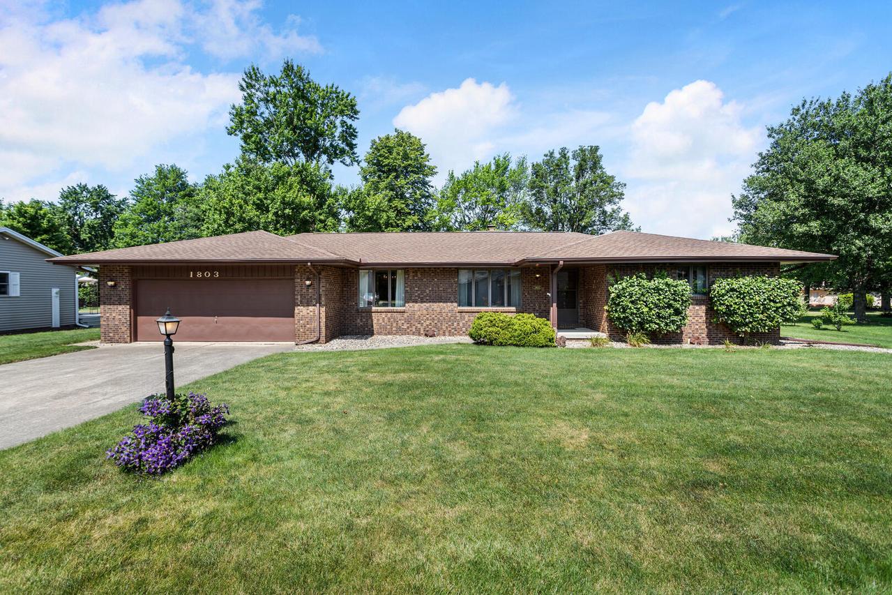 1803 Lyndhurst Dr., Savoy, IL 61874