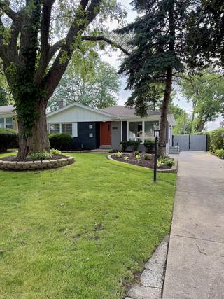 New Homes with Master Bedrooms on the 1st Floor in Western Springs: June 21st to June 27th