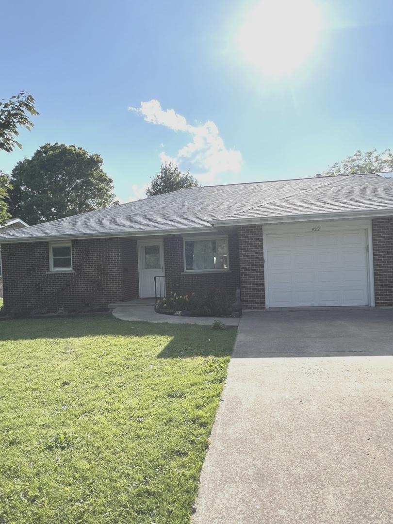 422 N 4th St., Cissna Park, IL 60924
