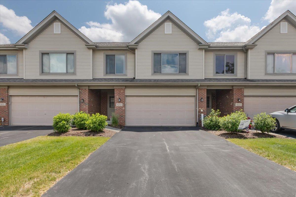 8253 Auburn Ln., Frankfort, IL 60423