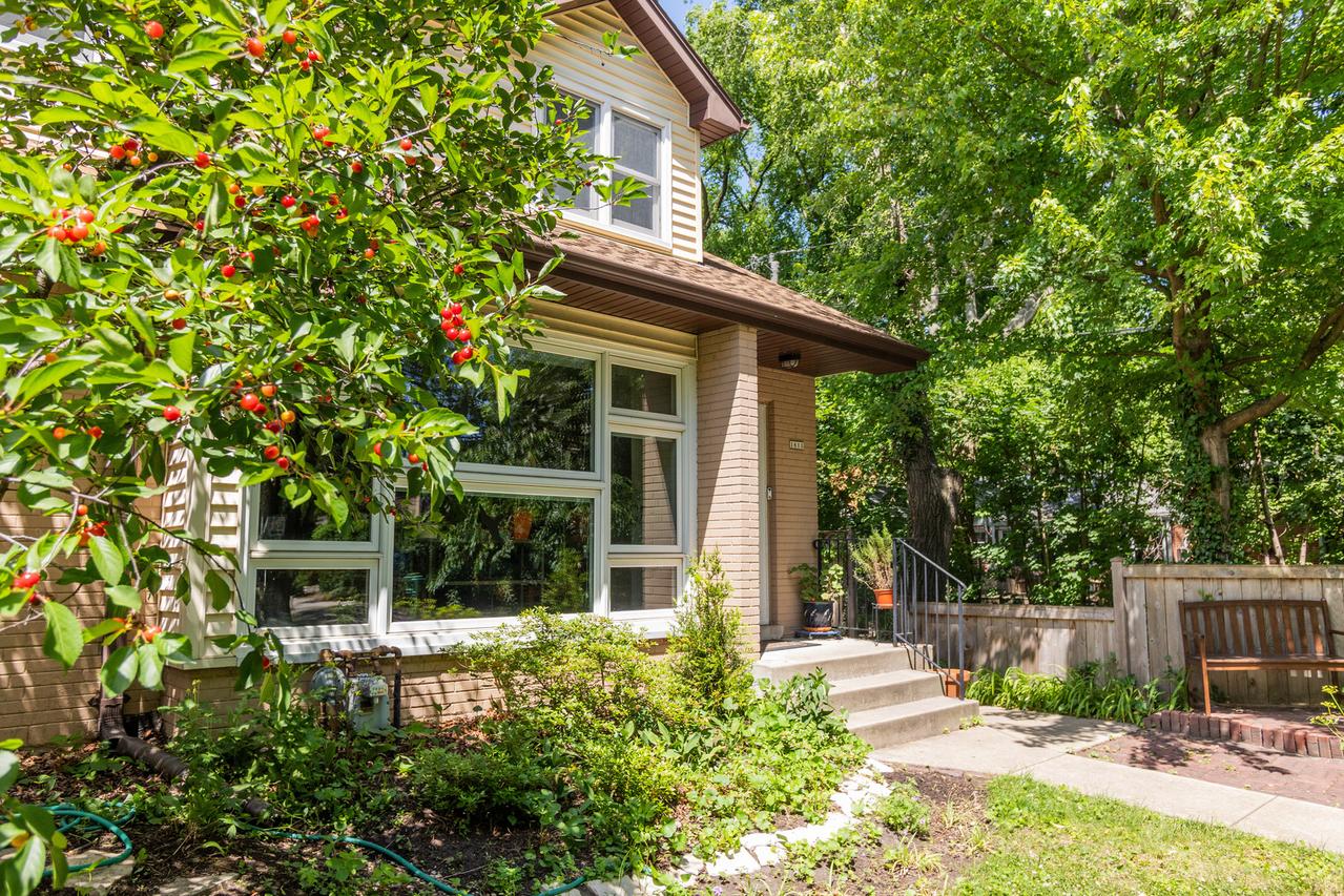 1611 Cleveland St., Evanston, IL 60202