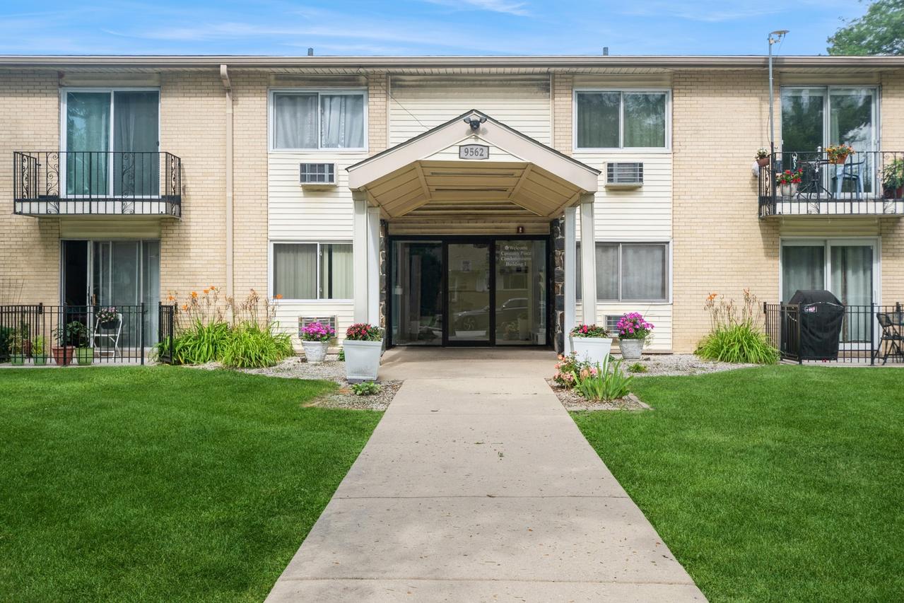 9562 Park Ln. #2H, Des Plaines, IL 60016