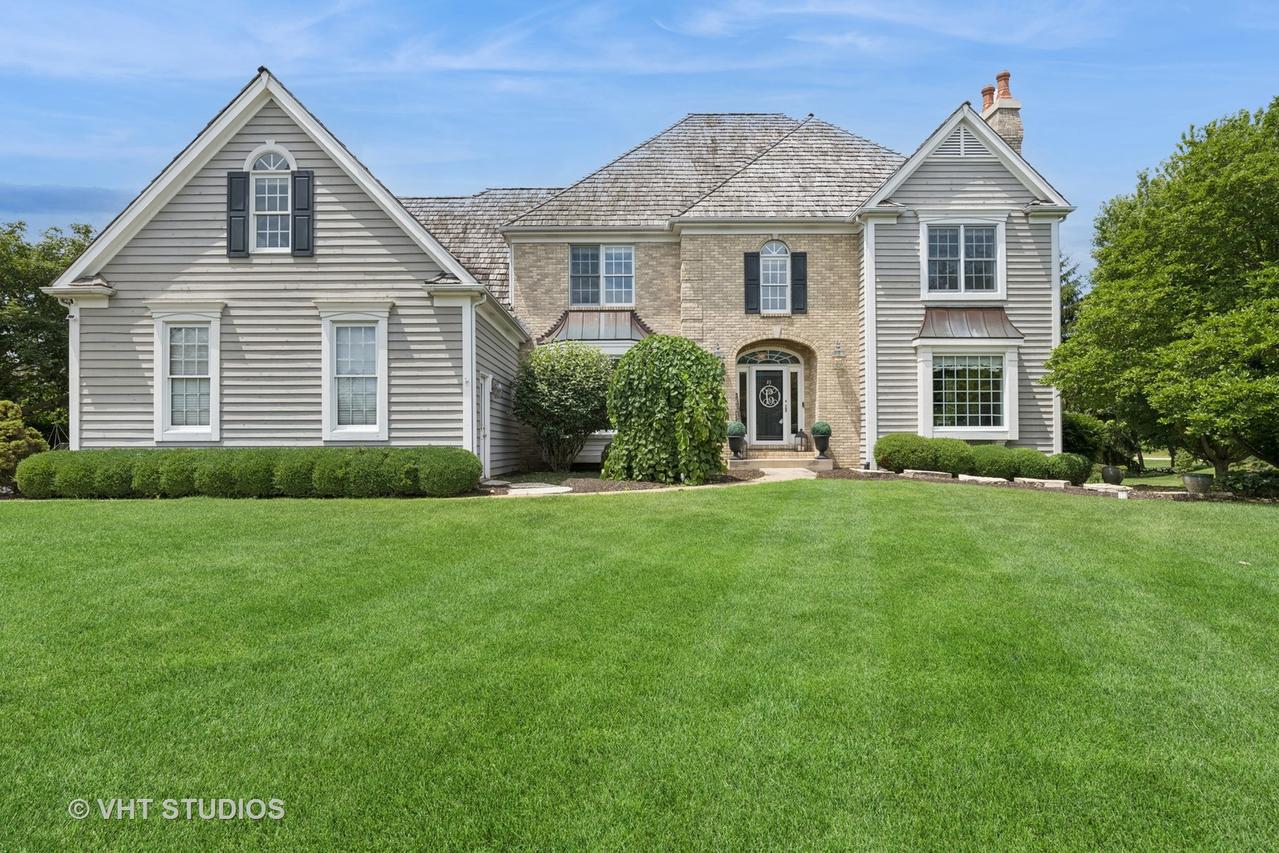 5609 Farmbrook Ln., Crystal Lake, IL 60014
