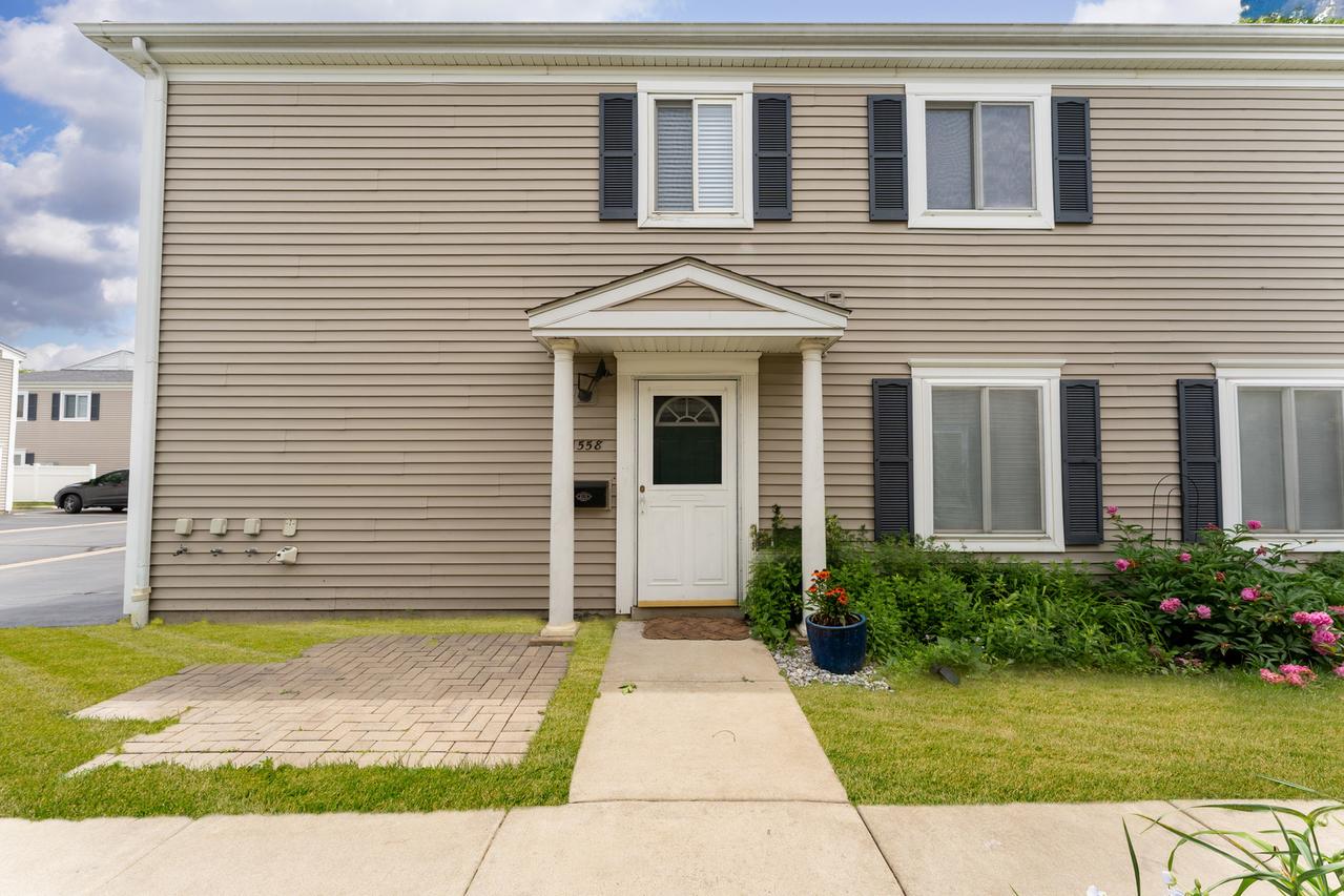 1558 Quaker Ln. #174D, Prospect Heights, IL 60070