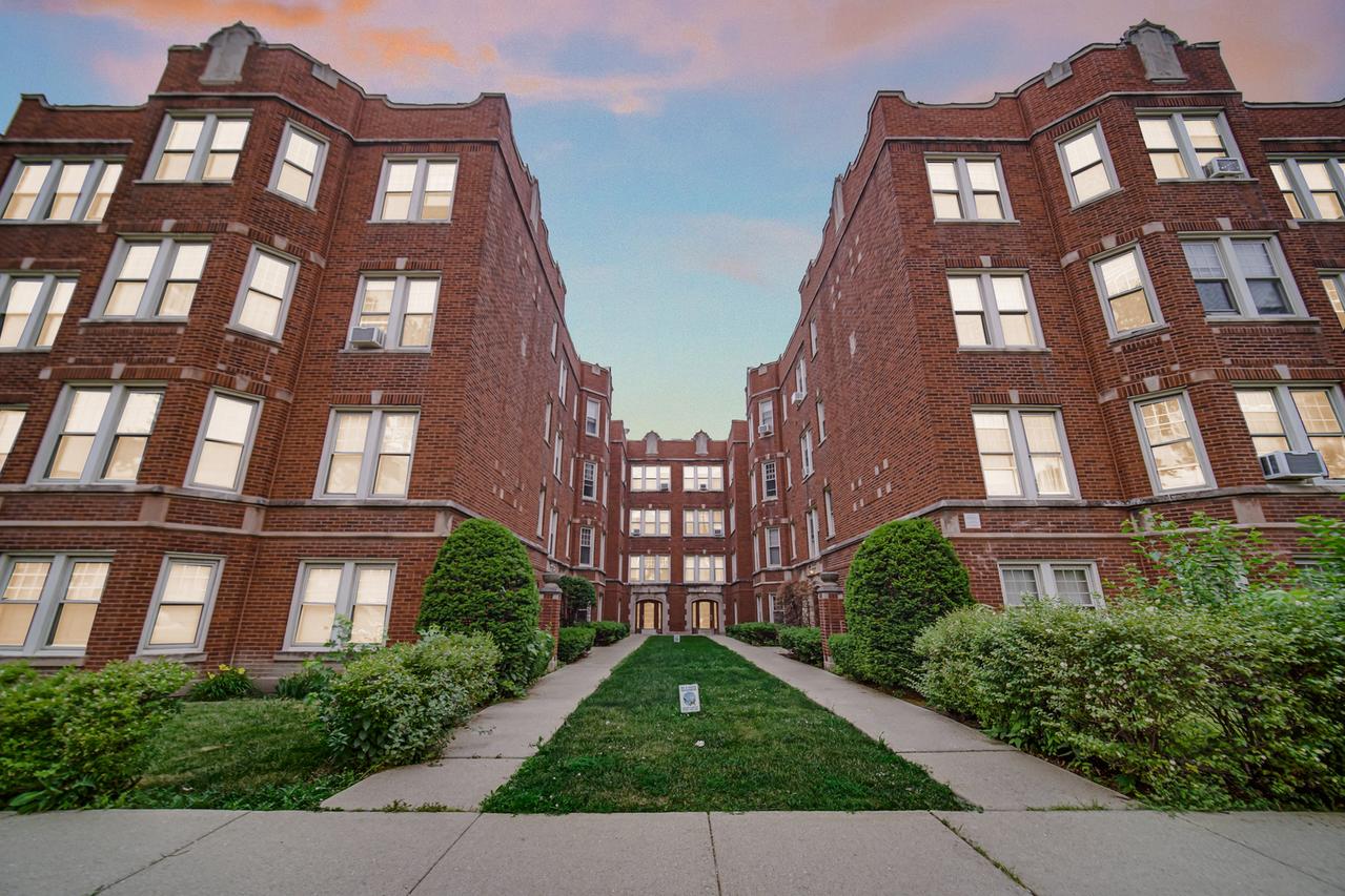 4834 W Henderson St. #1B, Chicago, IL 60641