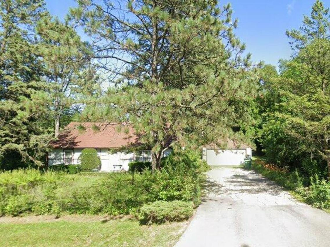 2821 Jackson Dr., Arlington Heights, IL 60004
