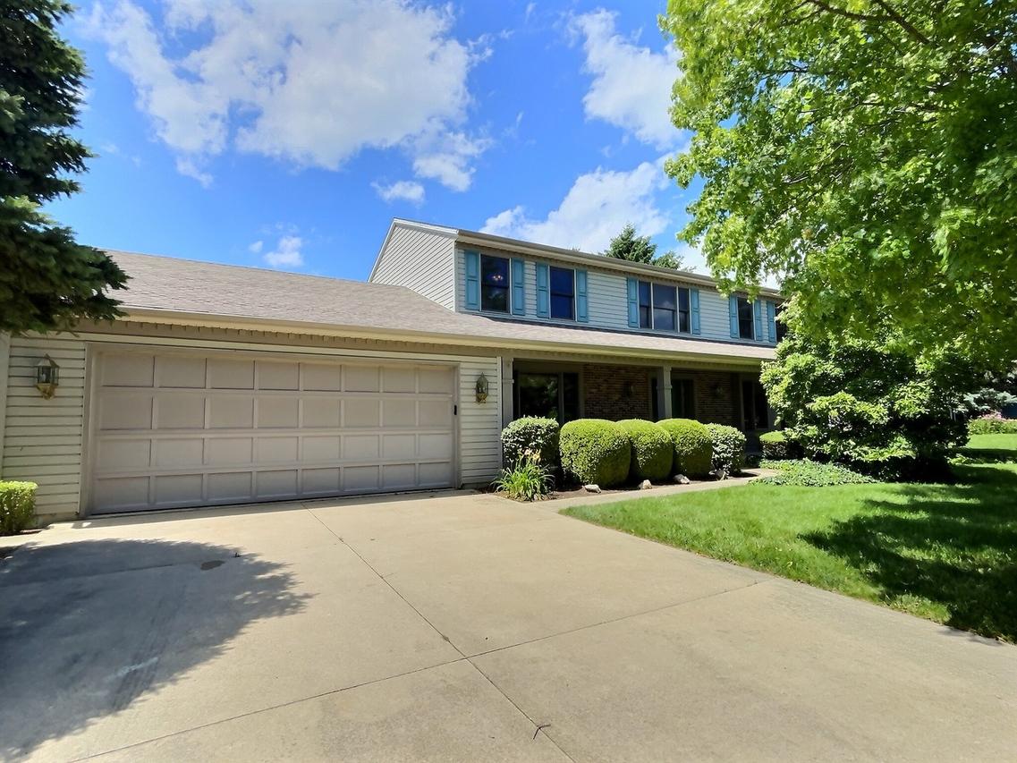 1206 E Center St., Monticello, IL 61856