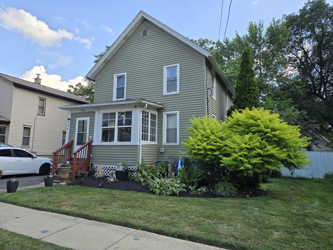 544 Charles St., Aurora, IL 60506