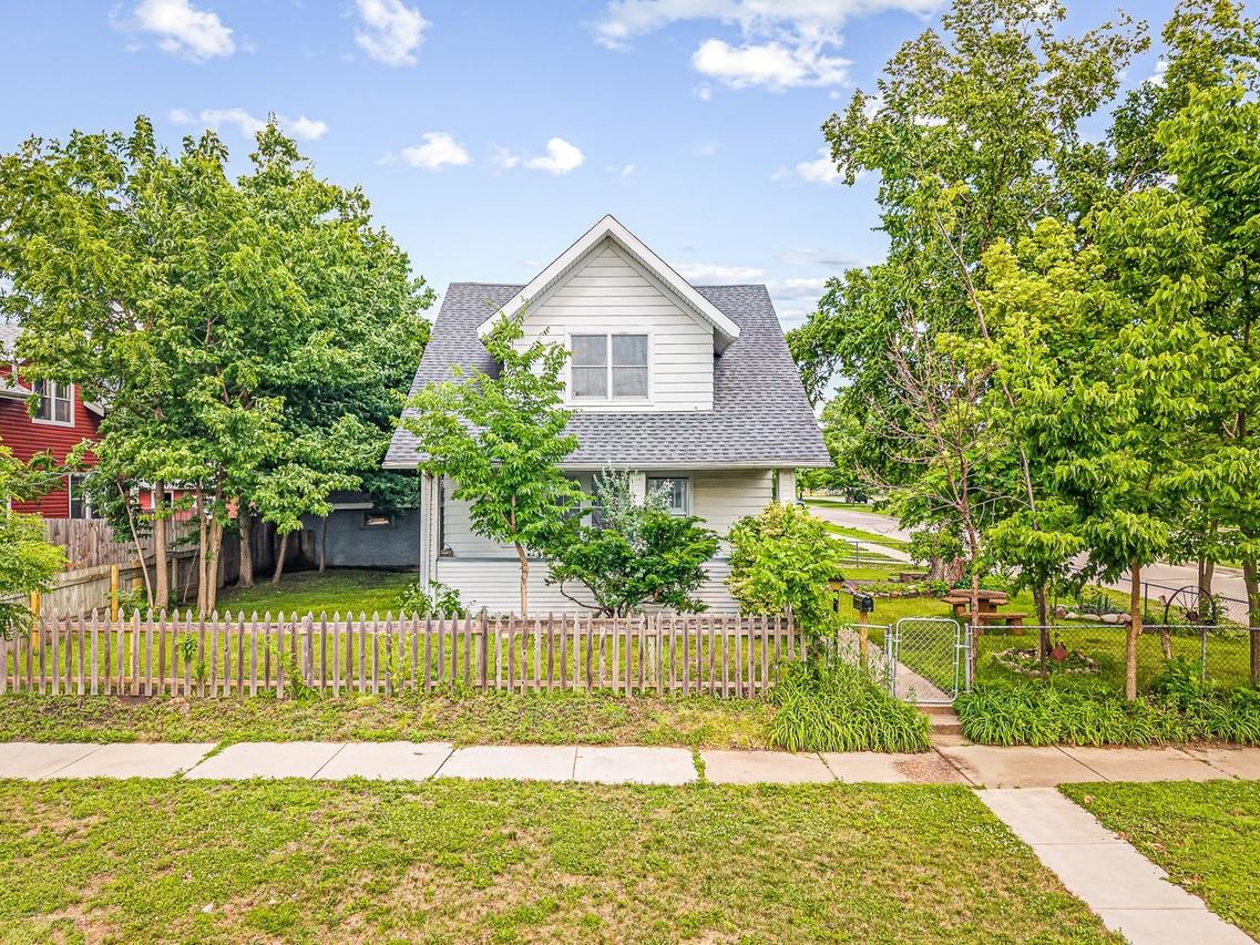 2242 S 5th St., Rockford, IL 61104