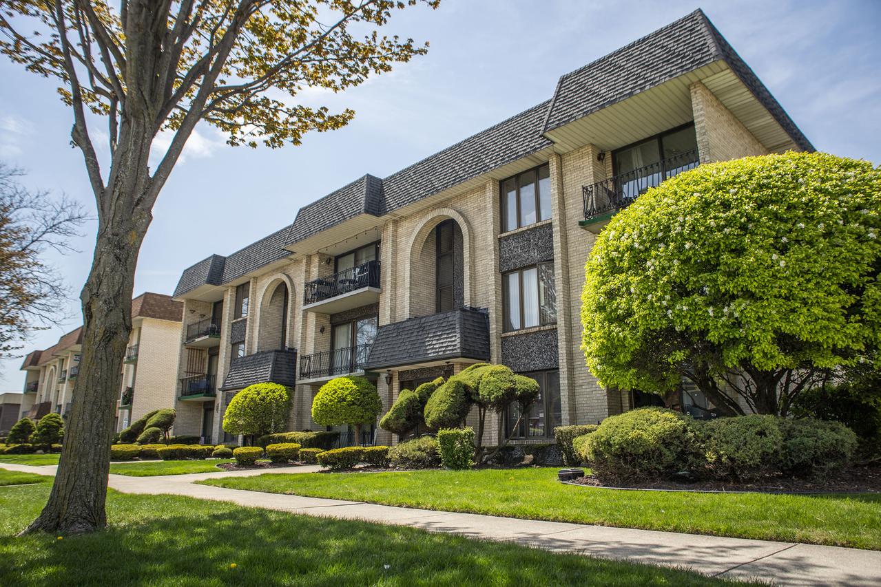 10702 S Keating Ave. #2, Oak Lawn, IL 60453