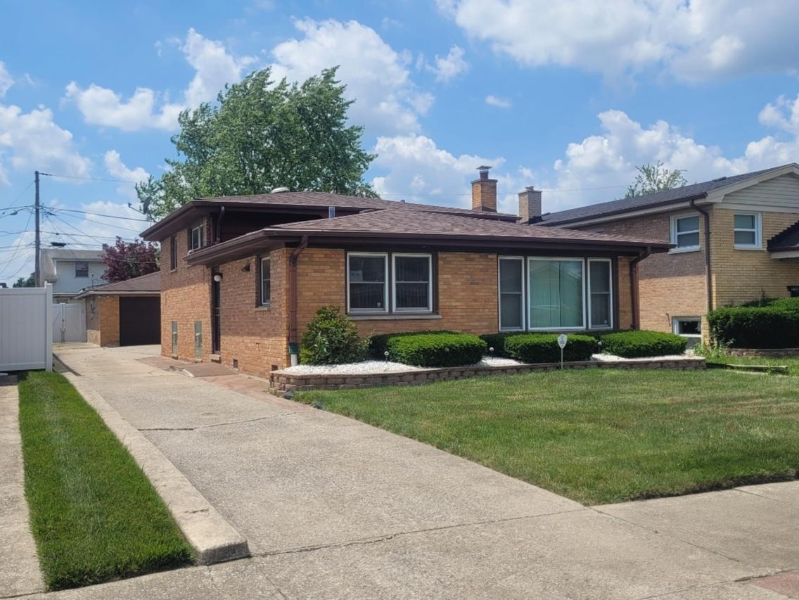 16030 Gauger Ave., Harvey, IL 60426