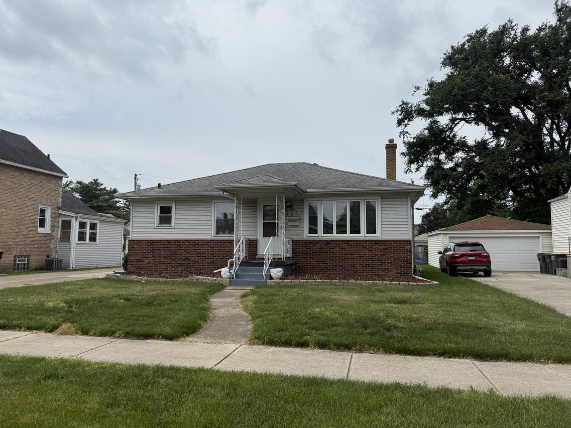 18316 Sherman St., Lansing, IL 60438