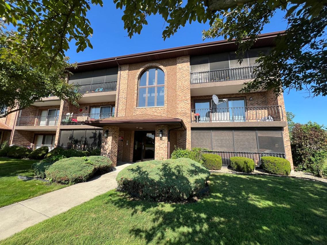 11111 Heritage Dr. #2A, Palos Hills, IL 60465