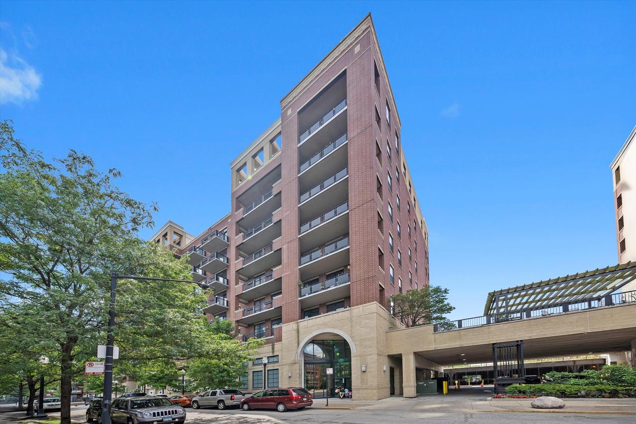 811 W 15th Pl. #709, Chicago, IL 60608