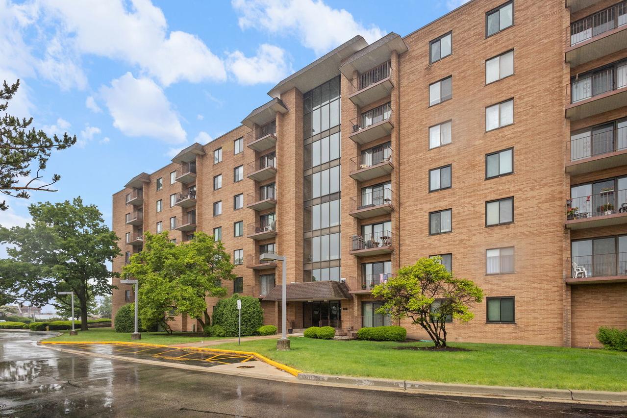 1717 W Crystal Ln. #310, Mount Prospect, IL 60056