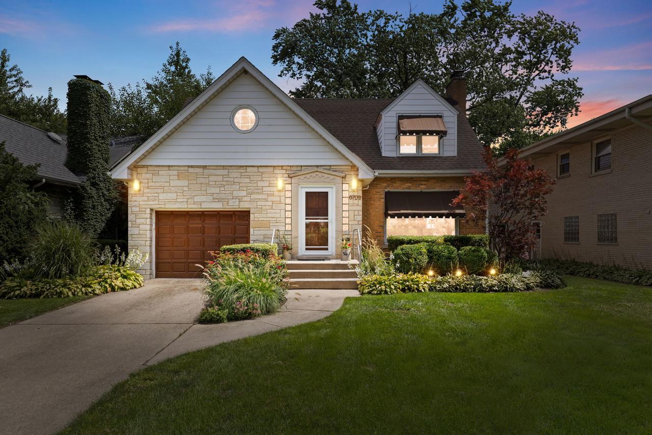 6709 N Ramona Ave., Lincolnwood, IL 60712