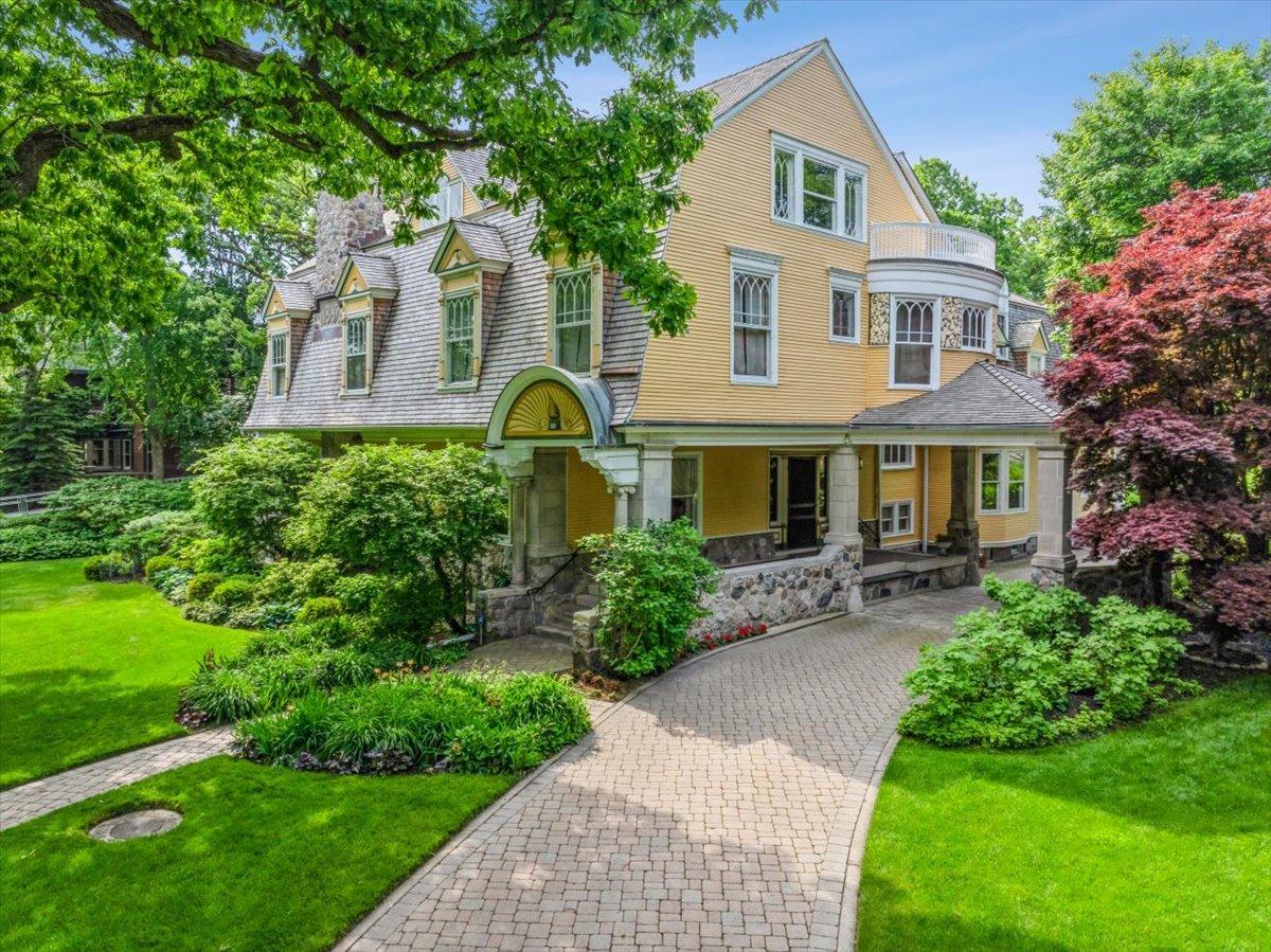 202 Greenwood St., Evanston, IL 60201