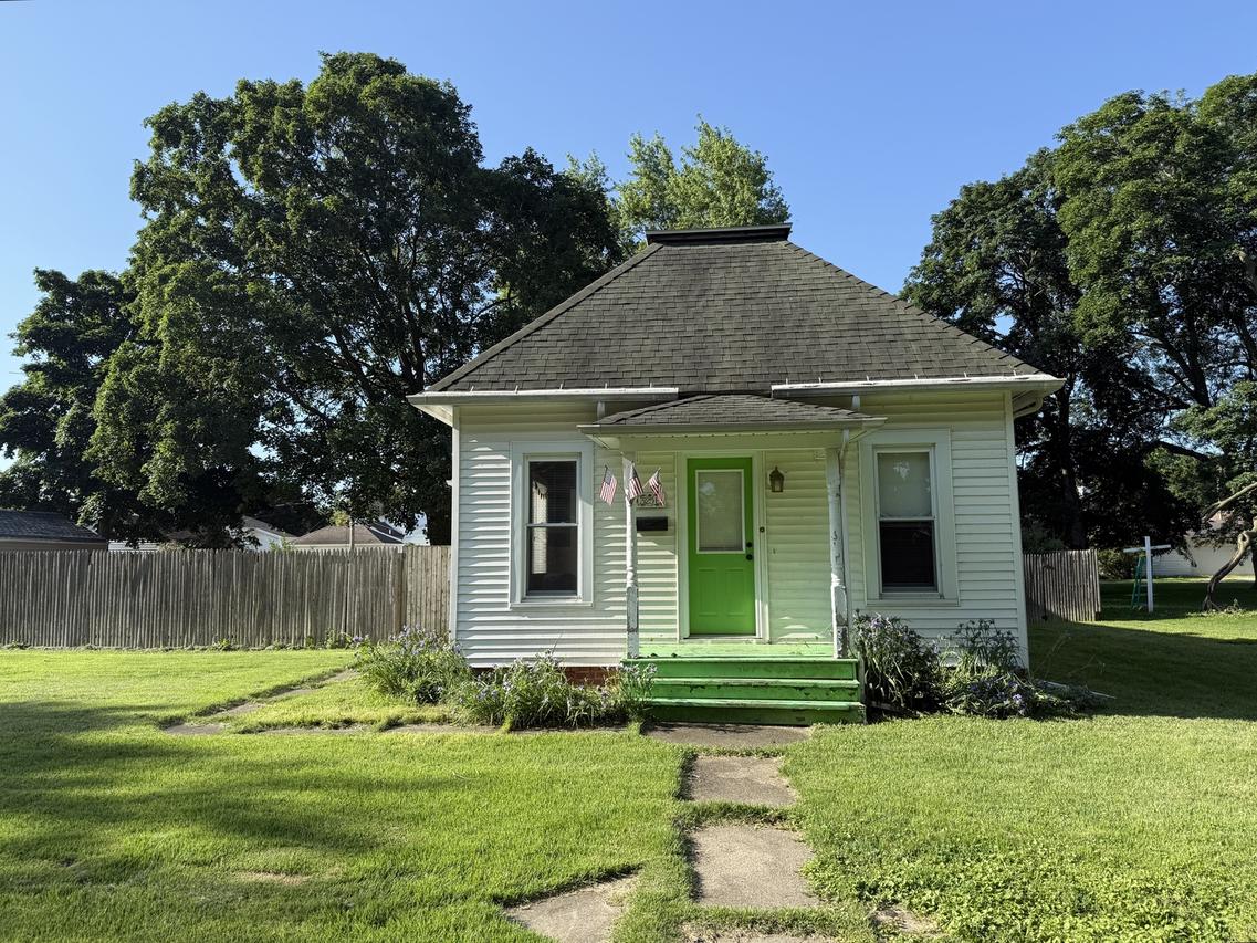 325 E Waupansie St., Dwight, IL 60420