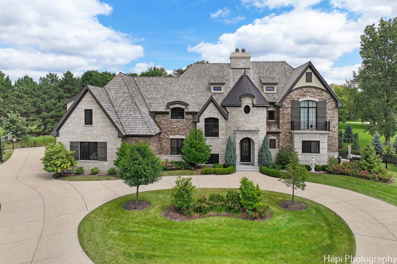 18 Enclave Ct., South Barrington, IL 60010