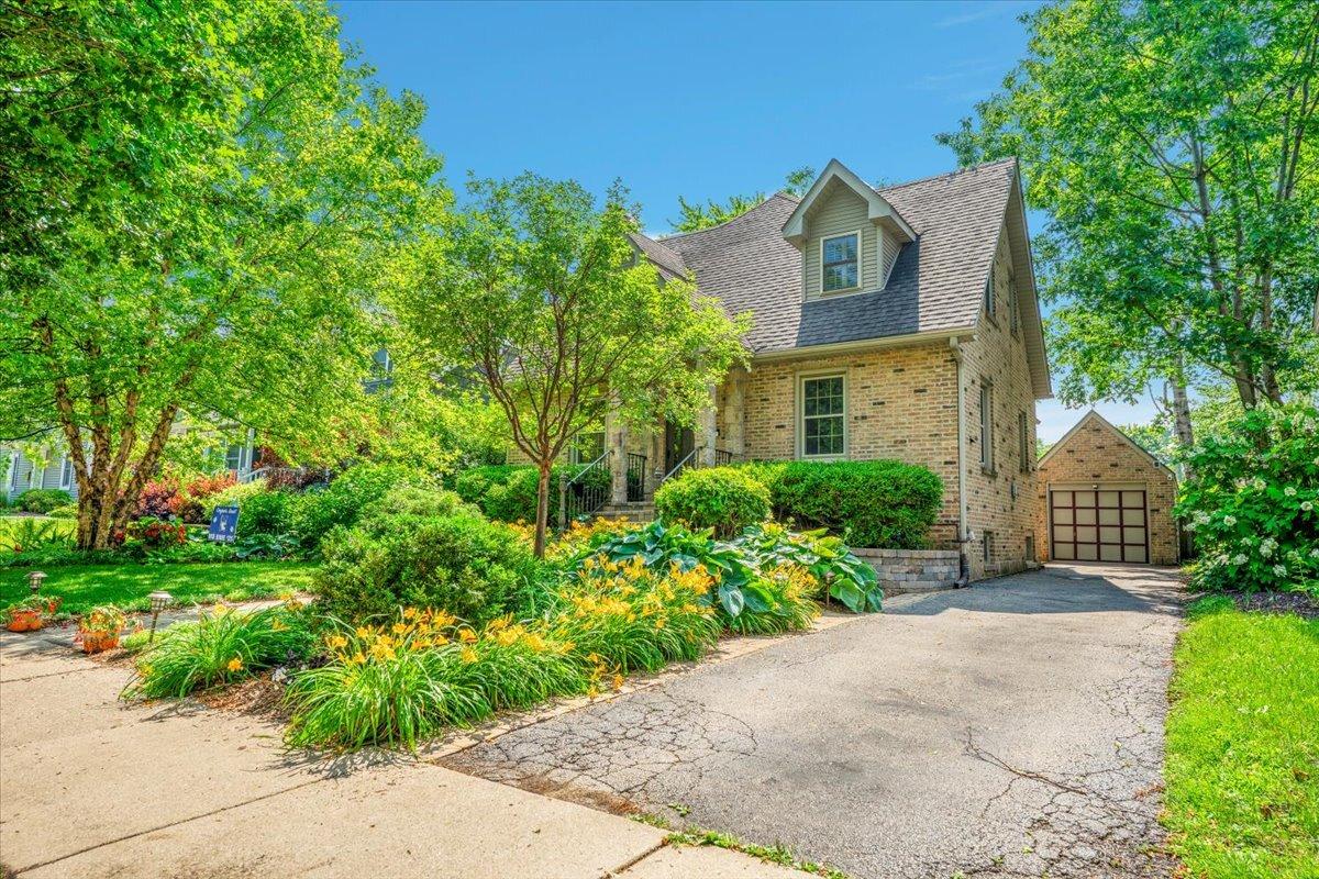 14 S George St., Mount Prospect, IL 60056