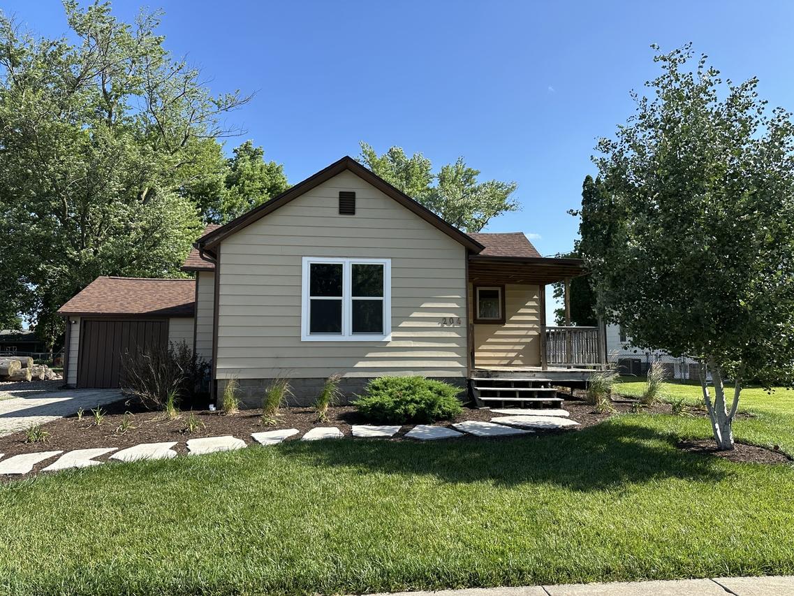 204 W Robinson St., Goodfield, IL 61742