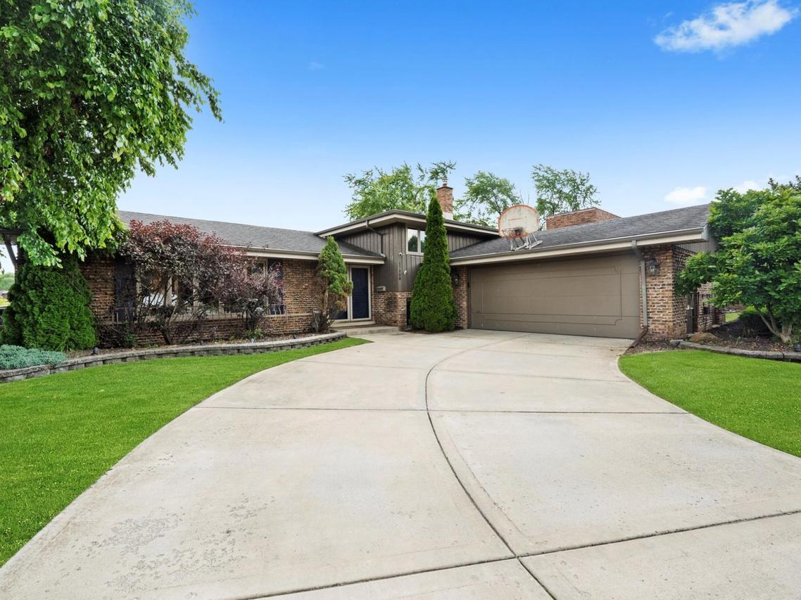 17229 University Ave., South Holland, IL 60473