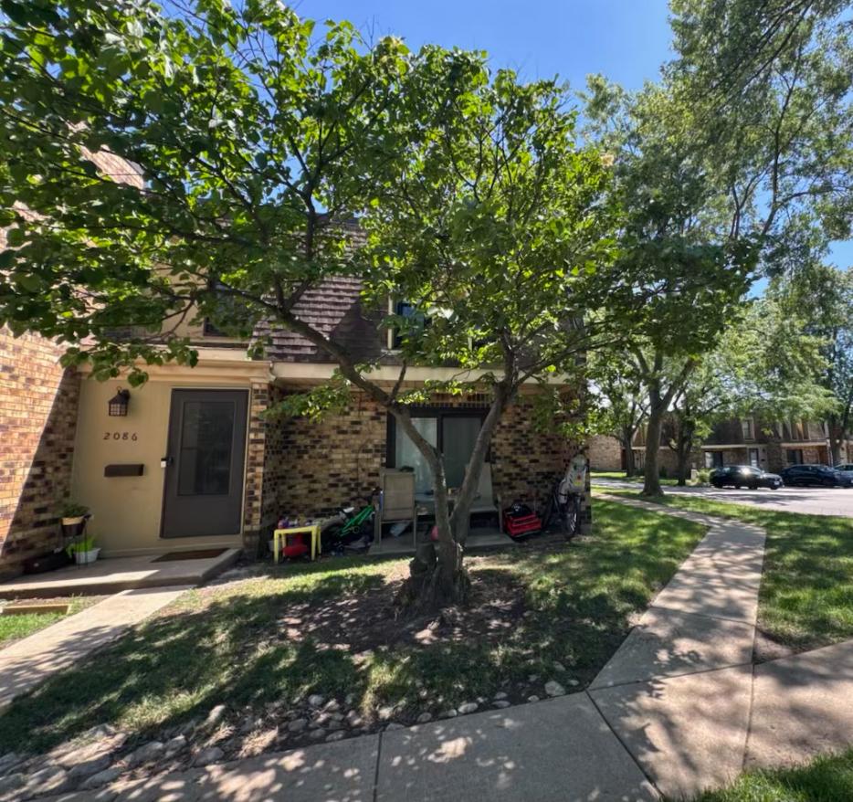 2086 Country Club Dr. #3F, Woodridge, IL 60517