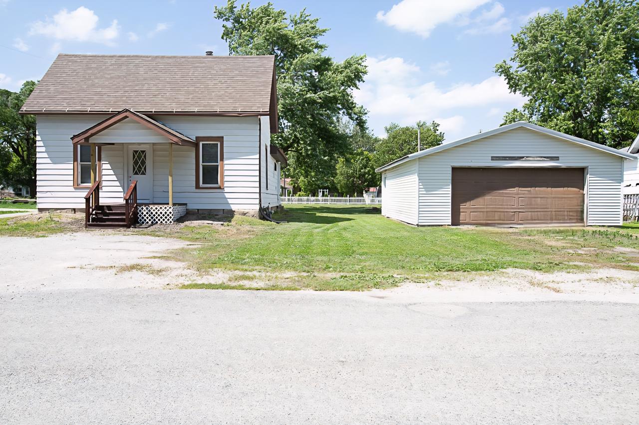 507 Commercial St., Chenoa, IL 61726