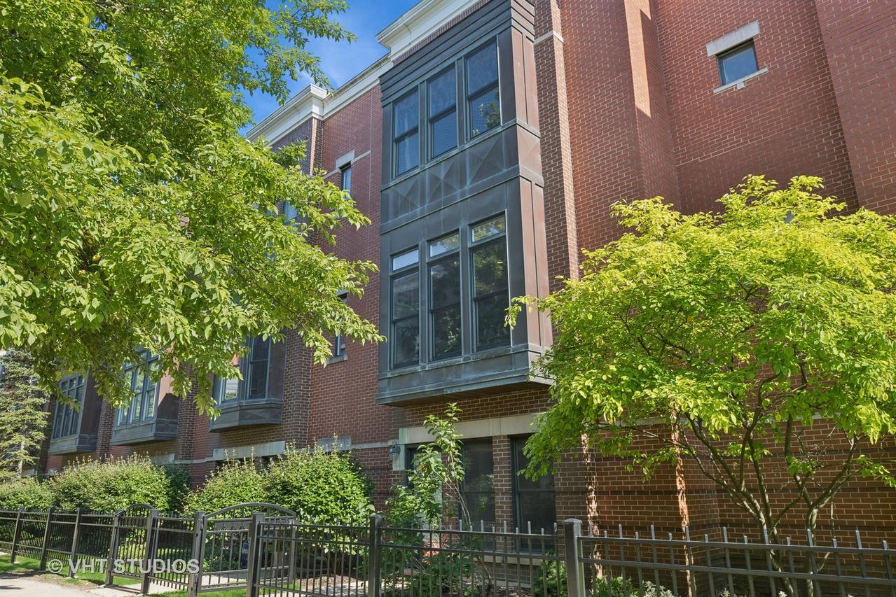 843 W College Pkwy., Chicago, IL 60608
