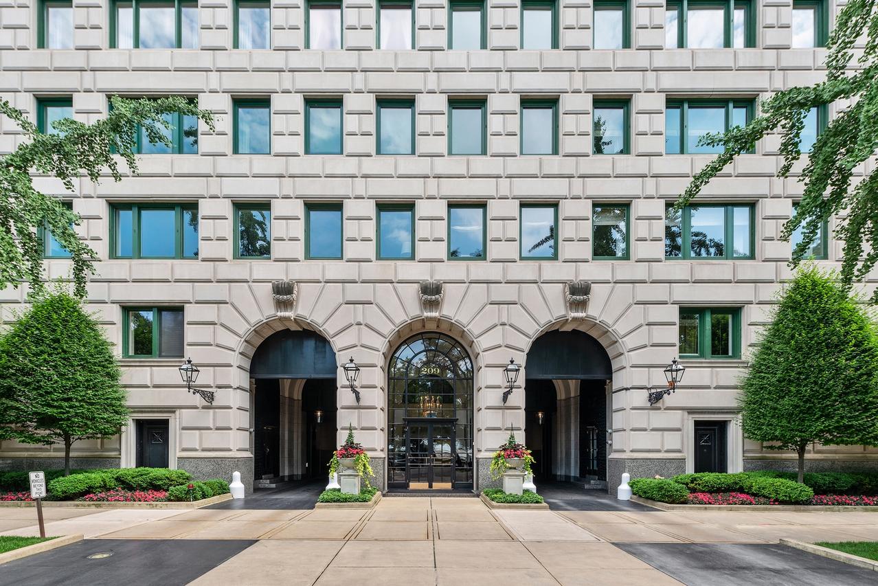 209 E Lake Shore Dr. #14, Chicago, IL 60611