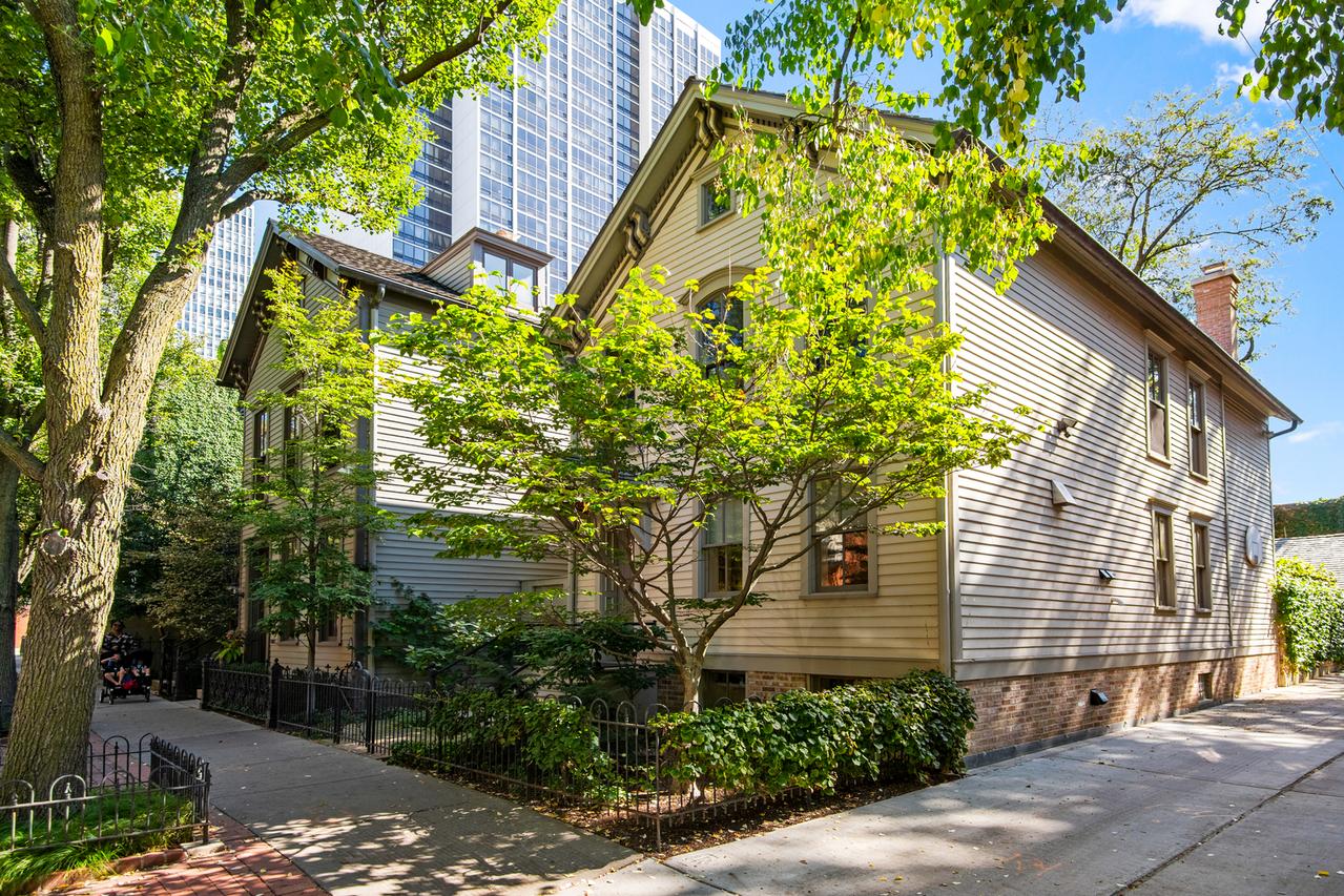 229 W Eugenie St., Chicago, IL 60614
