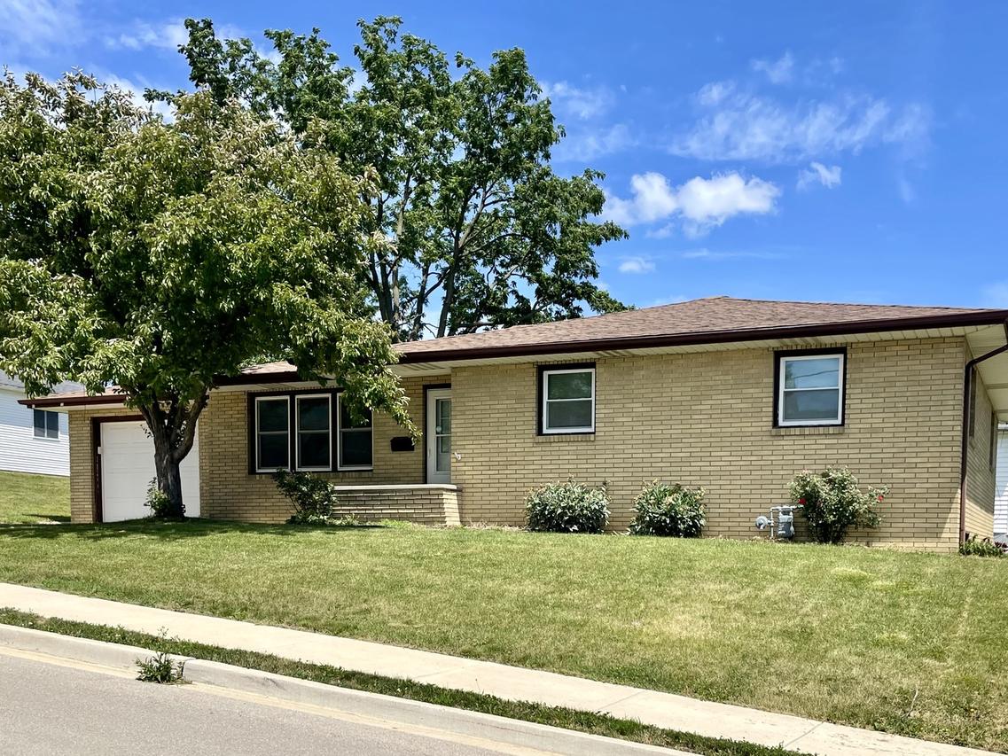 1203 Buffalo St., Peru, IL 61354