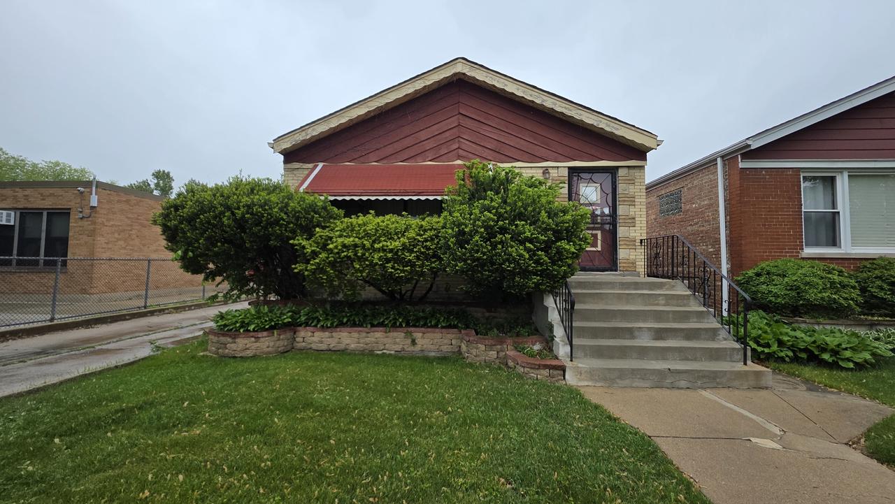 8921 S Crandon Ave., Chicago, IL 60617