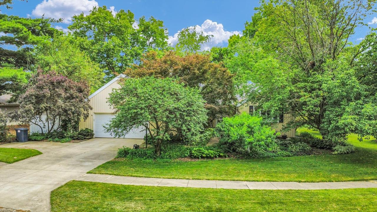 201 E Sherwin Dr., Urbana, IL 61802