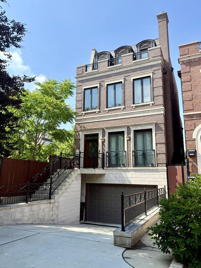 1758 W Surf St., Chicago, IL 60657