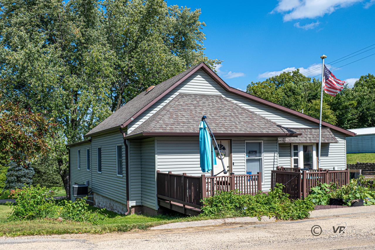 105 N Washington St., Elizabeth, IL 61028