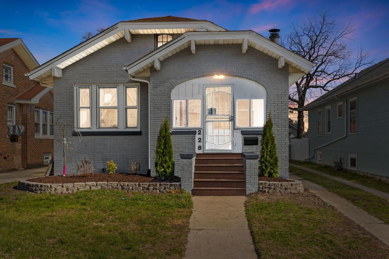228 Elizabeth St., Calumet City, IL 60409