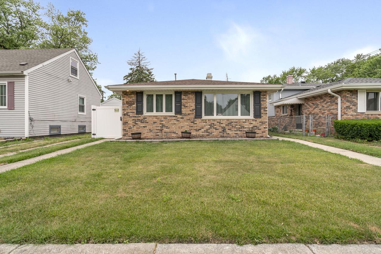 17608 Community St., Lansing, IL 60438