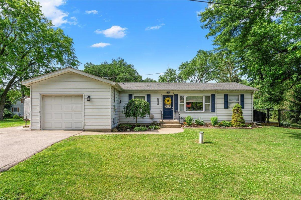 8013 Craig Dr., Wonder Lake, IL 60097