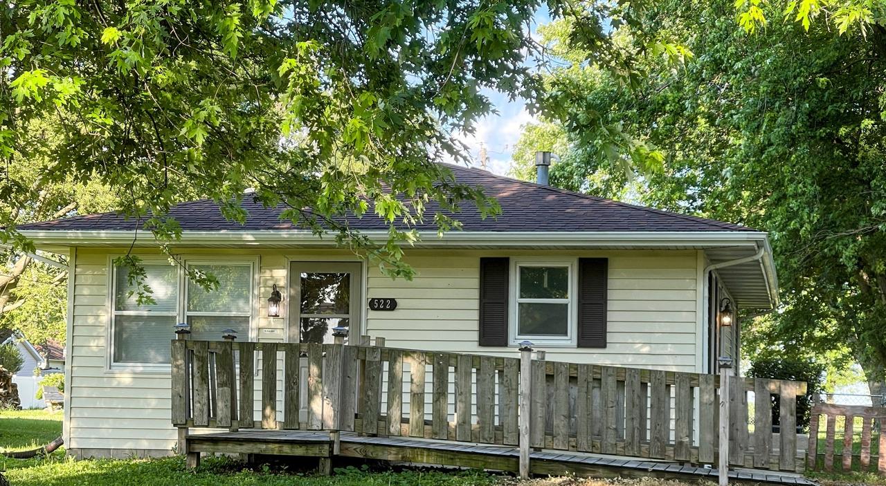 522 N 3rd Ave., Chenoa, IL 61726