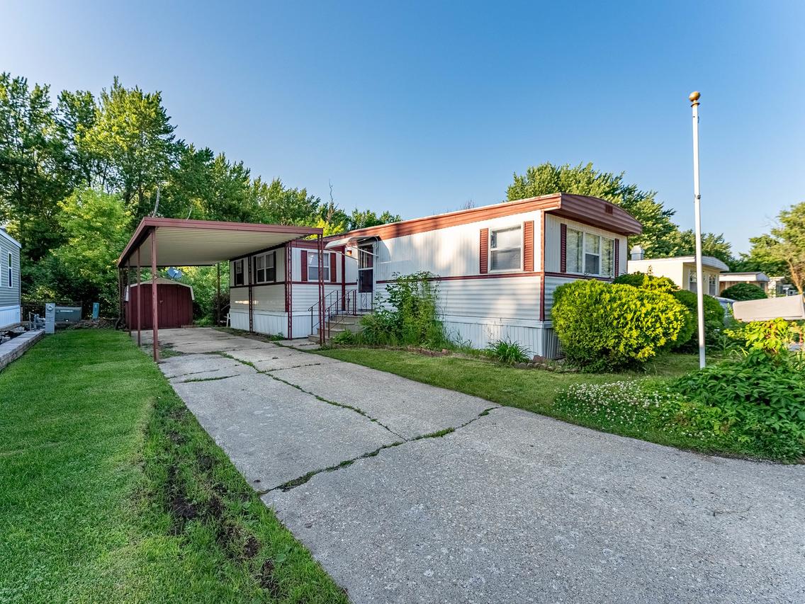 2571 Lilac Ln., Sycamore, IL 60178