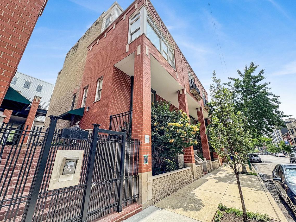 2843 N Lincoln Ave. #208, Chicago, IL 60657